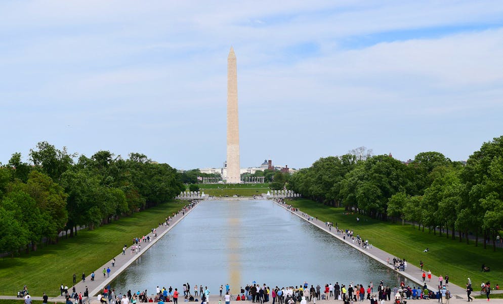 Blick vom Lincoln Memorial auf das Reflexionsbecken. Im Hintergrund: das Washington Monument.