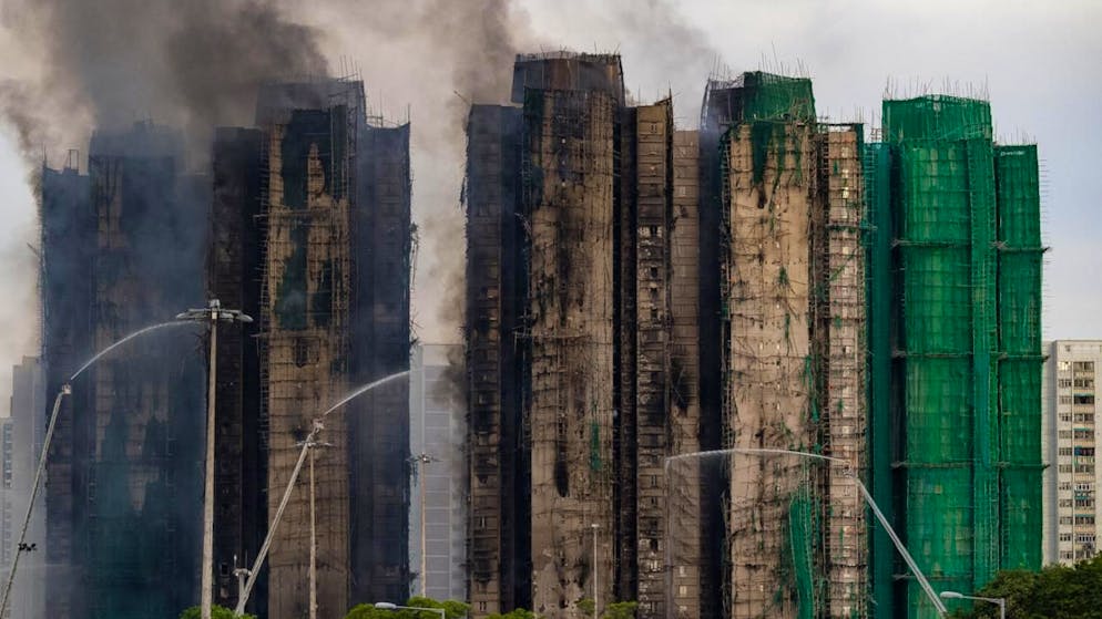 L'incendie a ravagé plusieurs immeubles d'un complexe résidentiels à Hong-Kong.