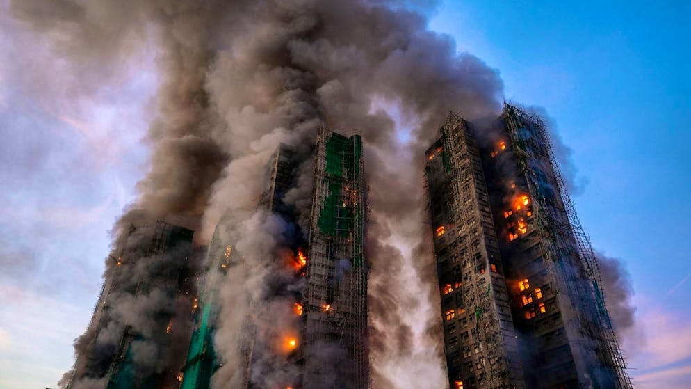 The cause of the fire is still unclear, the authorities are also investigating the safety standards of the bamboo scaffolding and nets used.