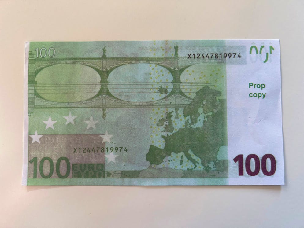 So sieht verbotenes Falschgeld aus. Auf der Rückseite steht nur klein «Prop Copy».