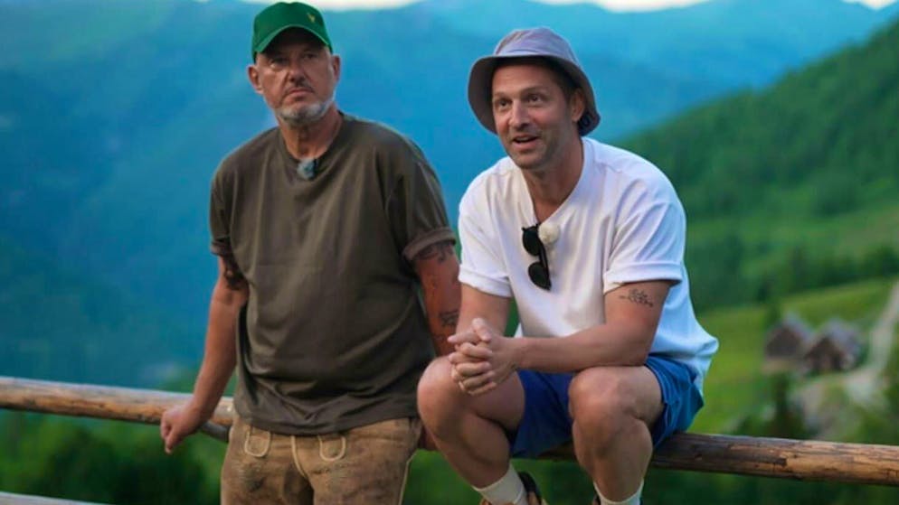 From December 27, TV chefs Frank Rosin (l) and Alexander Kumptner will be delving into different themed worlds in their new documentary "Rosin & Kumptner: Mission Mittendrin!" on Kabel Eins.