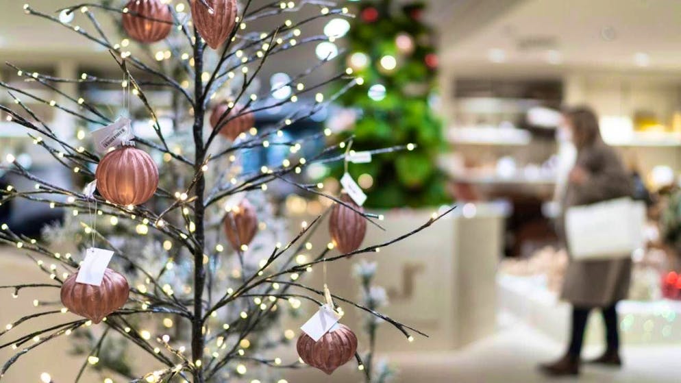 Consumer sentiment in Germany is brightening somewhat. The consumer climate indicator for December rose slightly by 0.9 points compared to the previous month to minus 23.2 points, which promises stability for the Christmas business. (archive picture)