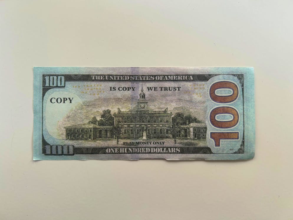 So sieht verbotenes Falschgeld aus. Hier steht statt «In God We Trust», «Is Copy We Trust».