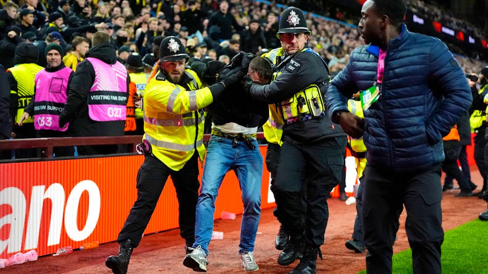 Becherwurf, Platzwunde, Polizeieinsatz. Die Chronologie der Eskalation im YB-Auswärtsblock