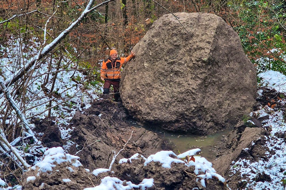 The Nagelfluh boulder is now lying underneath the road. 