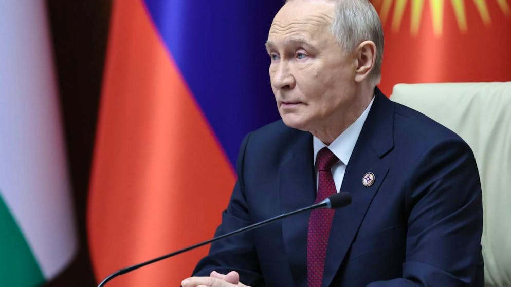 Das von der staatlichen russischen Nachrichtenagentur Sputnik via AP verbreitete Bild zeigt den russischen Präsident Wladimir Putin, der an einem Gipfeltreffen der Organisation des Vertrags über kollektive Sicherheit (OVKS) im Verwaltungskomplex Yntymak-Manas Ordo teilnimmt. Foto: Alexander Kazakov/Pool Sputnik Kremlin/AP/dpa