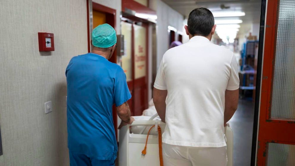 Pour mettre en œuvre la transformation du secteur hospitalier, H+ demande notamment des "tarifs couvrant les coûts" et un financement fiable de l'innovation, des prestations numériques et de l'ambulatoire (image d'illustration).