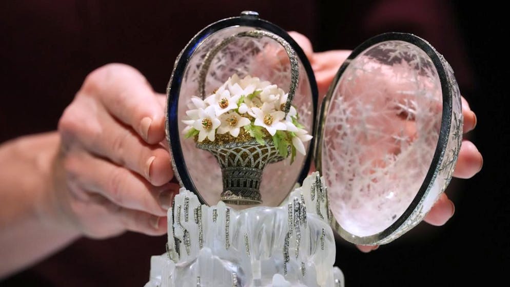 L'Oeuf d'Hiver ("Winter Egg"), taillé dans un fragile cristal de roche et agrémenté de diamants, a été réalisé par Fabergé pour les Romanov (archives).