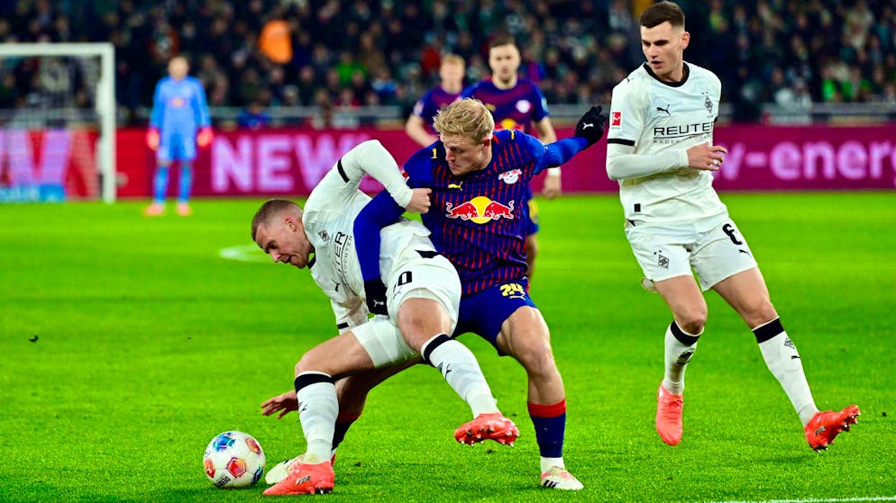 Nico Elvedi (à gauche) et Gladbach ont tenu en échec Leipzig vendredi.