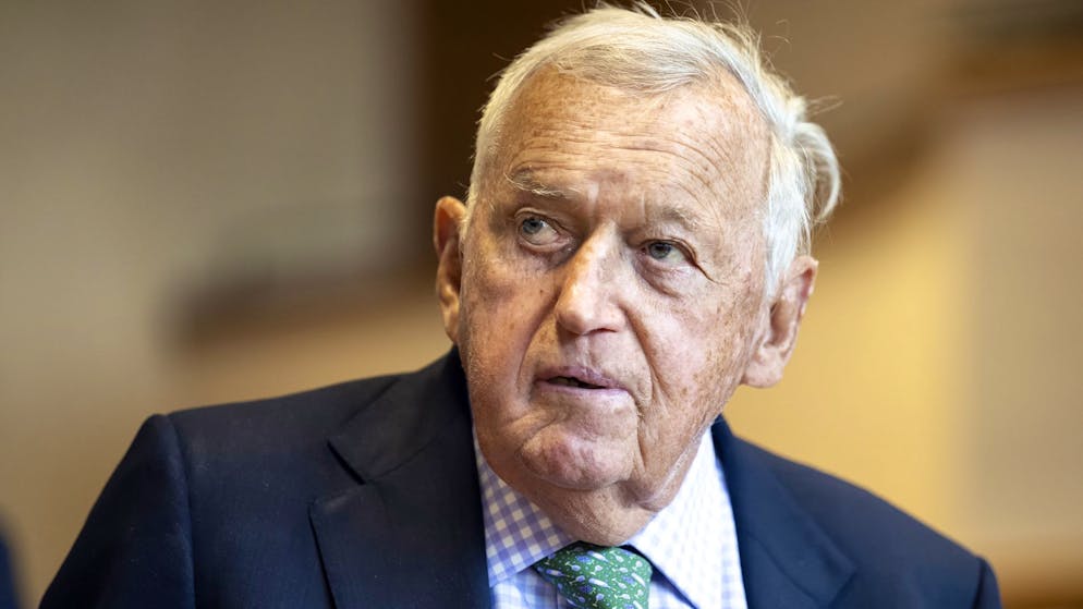 Die reichsten in der Schweiz wohnhaften Menschen mit Sportbezug. <strong>Rang 30: Hansjörg Wyss. Vermögen: 7,5 Milliarden Franken.</strong> Der Schweizer Unternehmer und Mäzen ist unter anderem Mitbesitzer des FC Chelsea.