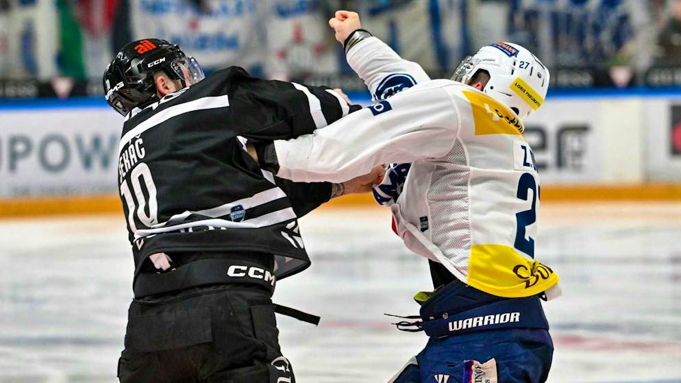 Lugano's Jiri Sekac (left) and Ambri's Zaccheo Dotti give each other nothing in the Ticino derby.