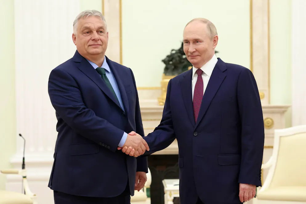 Viktor Orbán (links) ist ein Befürworter Putins und gilt als rechtspopulistisch.