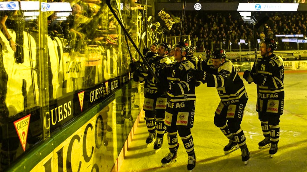 Der HC Lugano feiert den Derby-Heimsieg gegen Ambri-Piotta