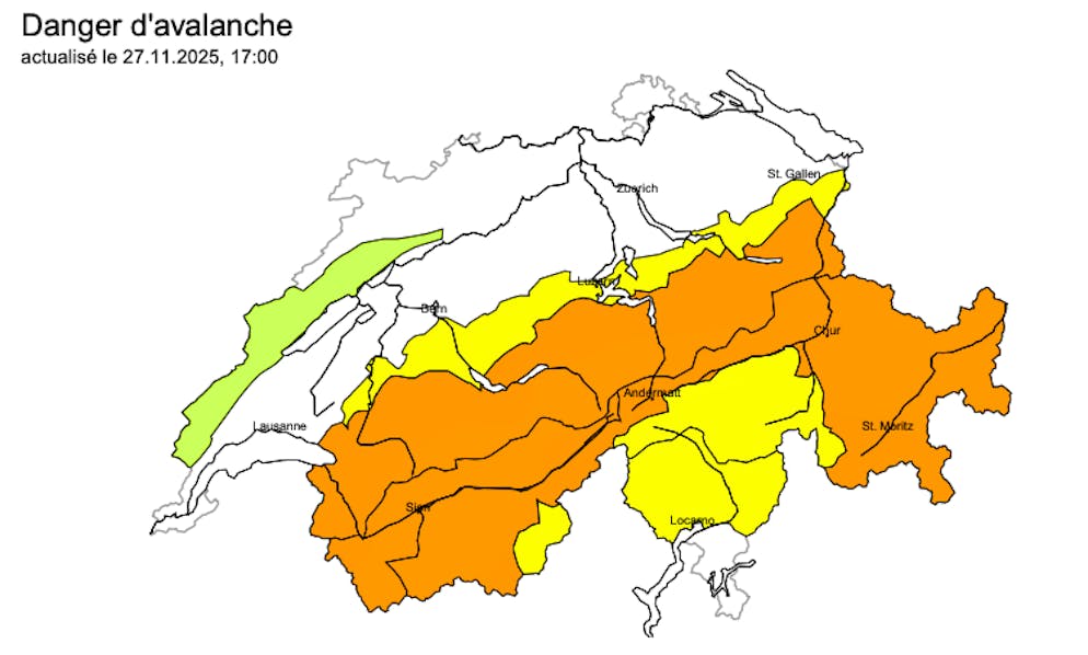 En orange, le risque marqué (3). Les sports de neige en dehors des pistes sécurisées demandent de l' expérience dans l'évaluation du danger d'avalanche et de la retenue.