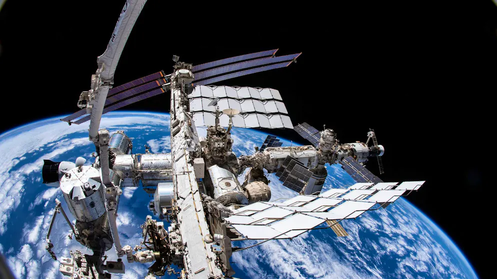 Alarm on the ISS. Astronauts in shelter - evacuation being prepared