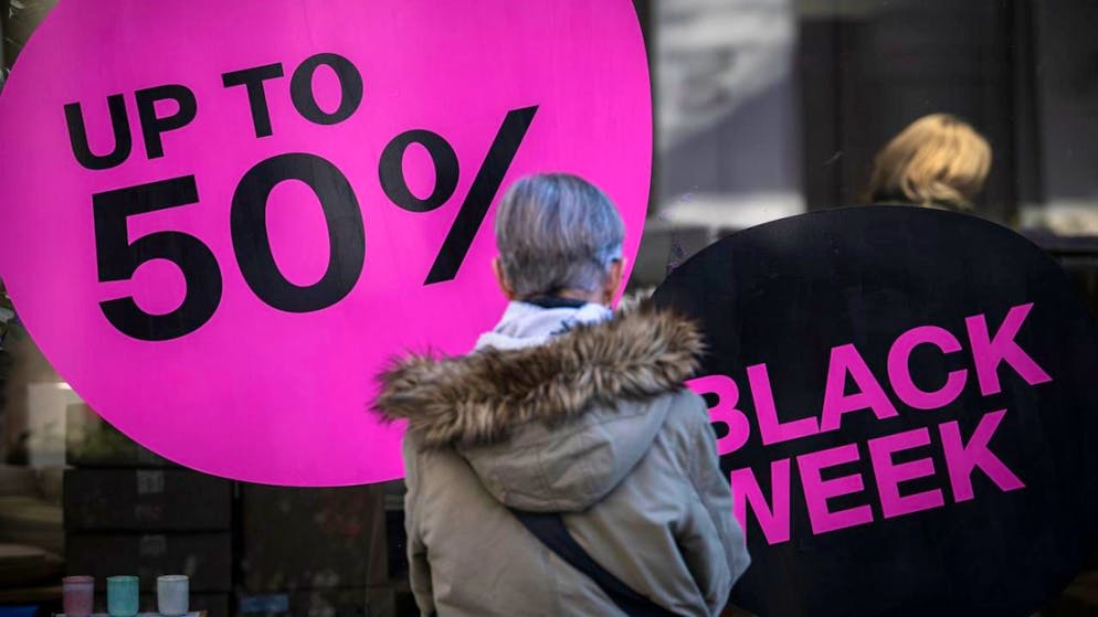 31 Prozent auf eine Lampe, 45 Prozent auf ein Tablet, 50 Prozent auf ein Handy-Abo: Händler werben am Black Friday mit teils grossen Preisnachlässen. (Symbolbild)