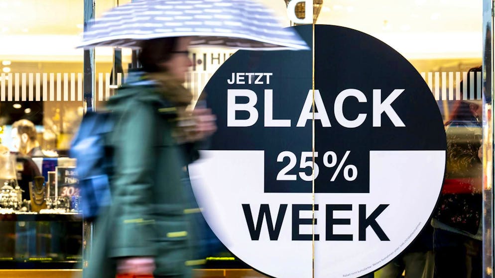 Black and white thinking: blue News editor Bruno Bötschi doesn't give a damn about Black Friday.