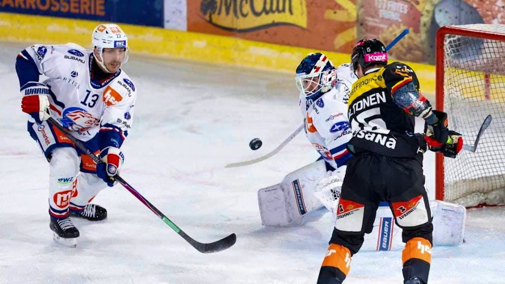Not in this scene, but against the ZSC Lions, Miro Aaltonen (finally) scores his first goal of the season in the National League