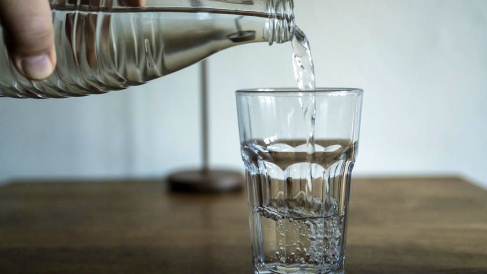 Il Comune di Küblis ha attivato una distribuzione d'emergenza di acqua potabile. (immagine simbolica)