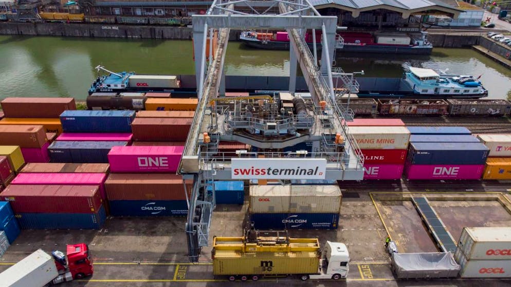 Die Chemie- und Pharmaindustrie verzeichnete im dritten Quartal einen Rückgang, da zuvor wegen erwarteter US-Zölle Lagerbestände stark erhöht und Exporte vorgezogen worden waren. (Archivbild)