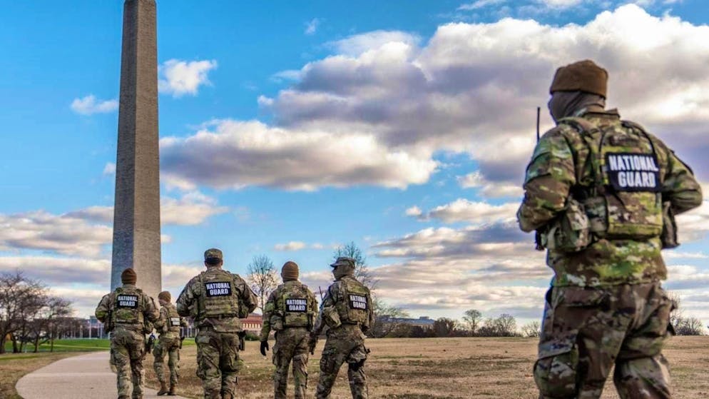 National Guardsmen patrol in front of the Washington Monument on the National Mall. Photo: Julia Demaree Nikhinson/AP/dpa