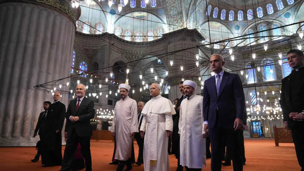 Turkey. Pope visits the Blue Mosque in Istanbul