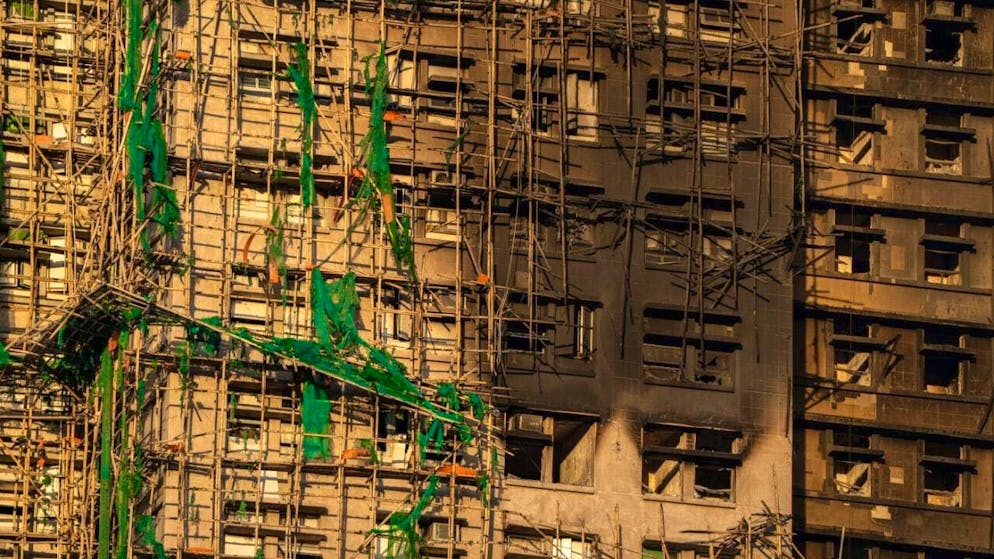 dpatopictures - View of one of the burnt buildings in Hong Kong. Photo: Vernon Yuen/Nexpher via ZUMA Press Wire/dpa