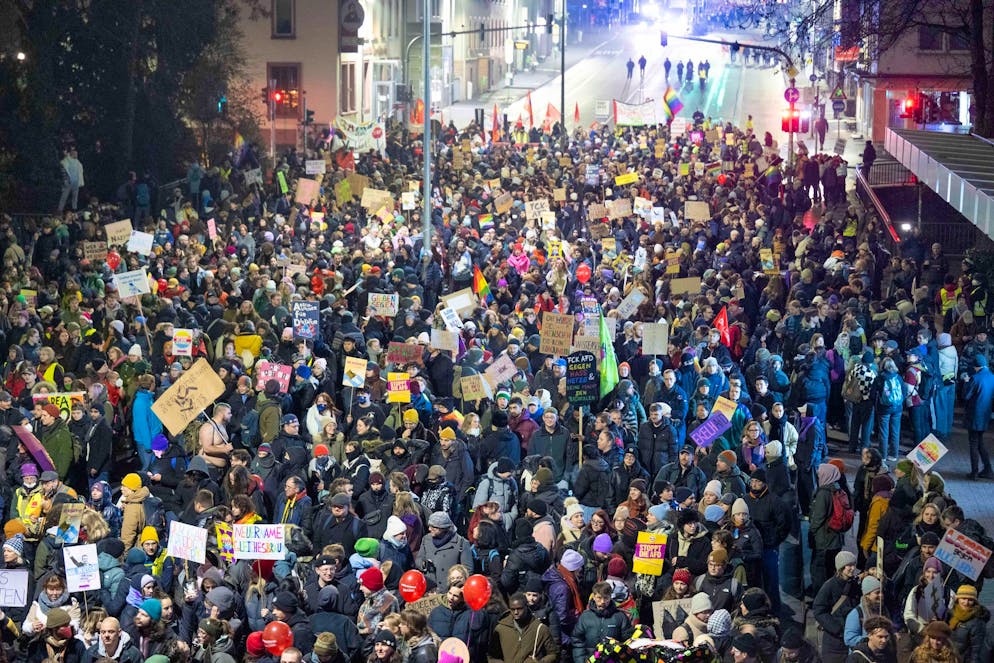 Blockaden und Demos: Massenprotest gegen AfD-Jugend beginnt - Gallery. Unterschiedliche Organisationen protestieren gegen die neue AfD-Jugendorganisation.