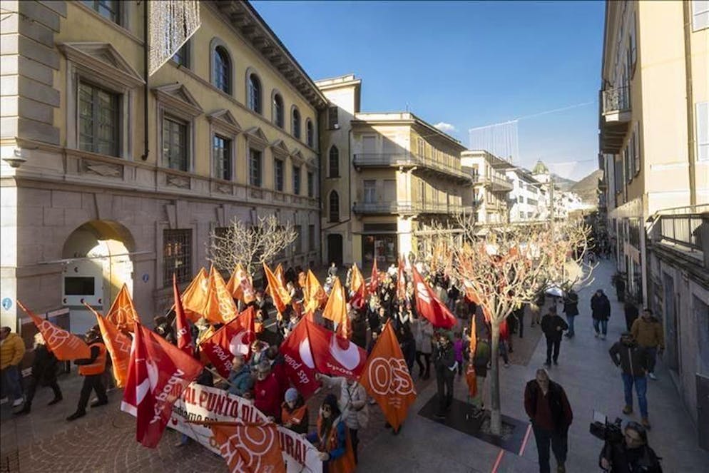 Il corteo partito dalla stazione