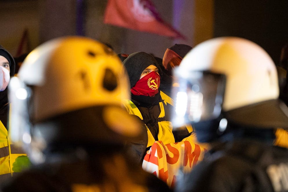 Blockaden und Demos: Massenprotest gegen AfD-Jugend beginnt - Gallery. Die Polizei wappnete sich mit einem Grossaufgebot für die massiven Proteste.