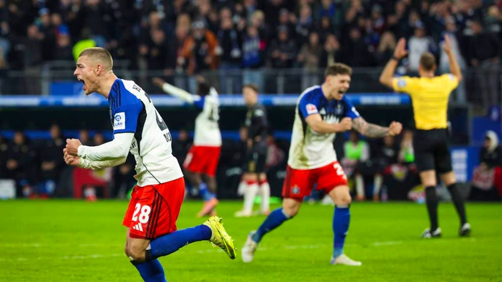 Der Schweizer Miro Muheim feiert den Sieg des HSV über Stuttgart