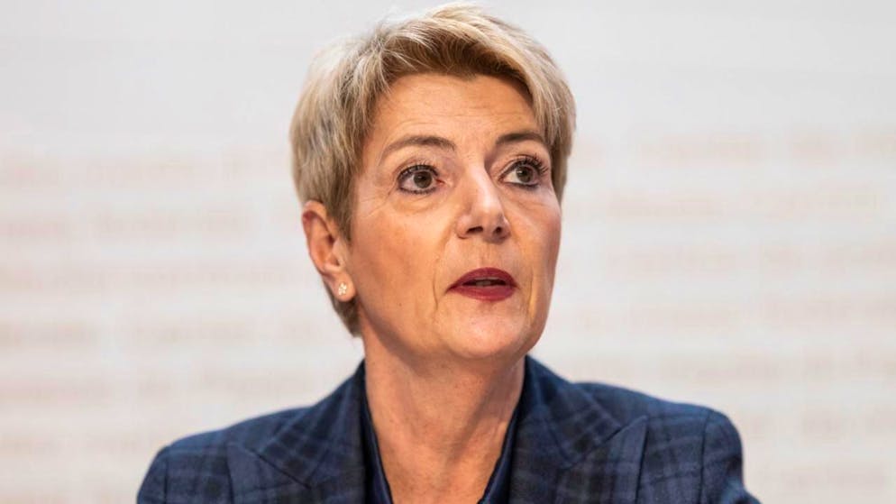 Laut Bundespräsidentin und Finanzministerin Karin Keller-Sutter sind das Schweizer Steuersystem und die Klimapolitik auf dem richtigen Weg. Damit sei das deutliche Nein zur Juso-Initiative zu erklären.