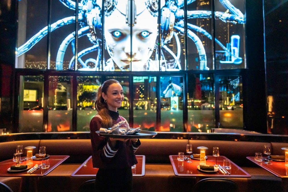 Le concept séduit une clientèle habituée aux extravagances de Dubaï, mégalopole ultra-connectée et à l'affût des dernières tendances.