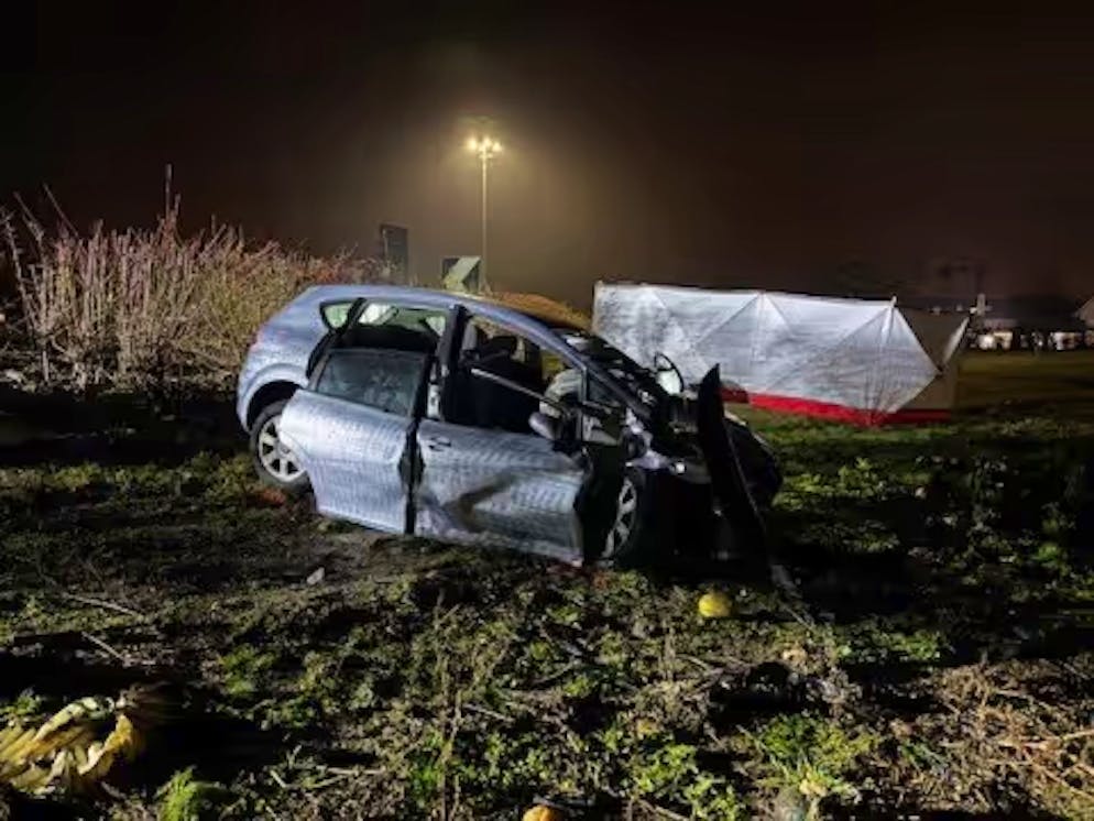 Der Seat wurde bei dem Unfall völlig zerstört. 