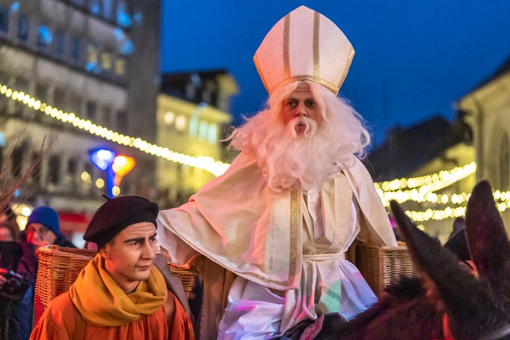 Le samedi, saint Nicolas, Balou et le cortège officiel descendront dès 17h00 depuis le collège St-Michel pour arriver à la cathédrale environ une heure plus tard (archives).