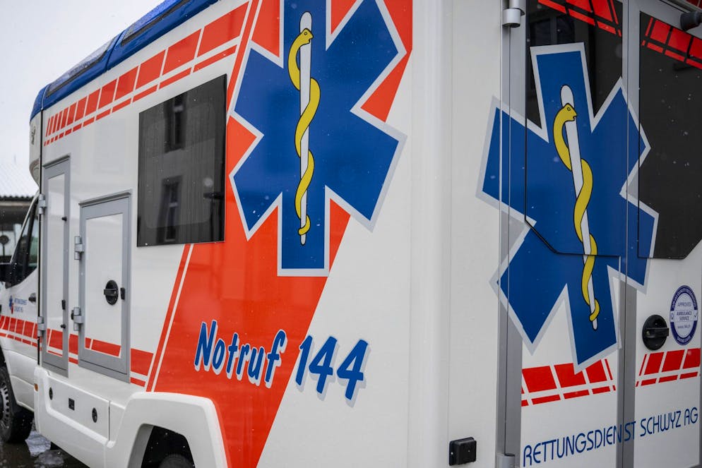 Lorsque les deux ambulanciers sont entrés dans le bâtiment, le patient s'est montré agressif à leur égard (photo d’illustration).