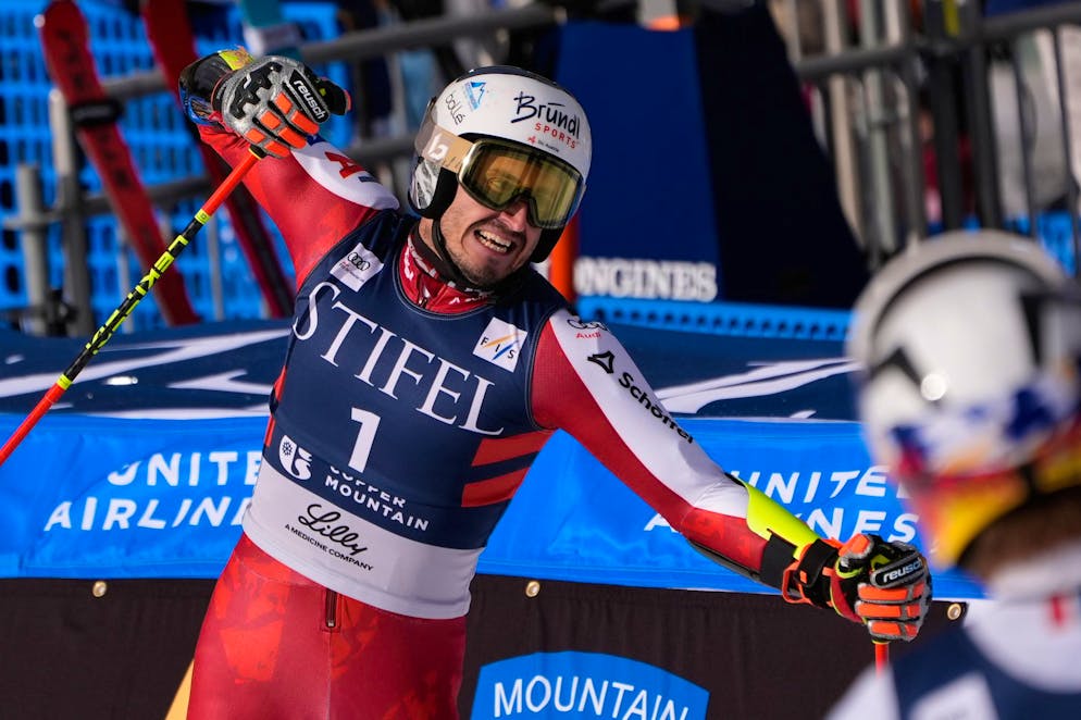 Stefan Brennsteiner profitiert von Marco Odermatts Ausfall und gewinnt den Riesenslalom in Copper Mountain.