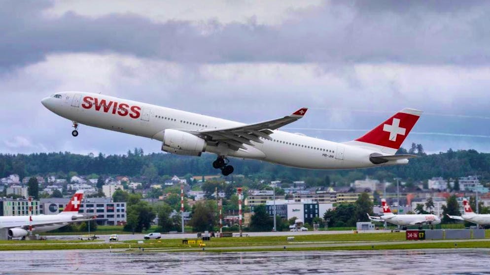 Zurich Airport registered 20,017 take-offs and landings in November. (archive picture)