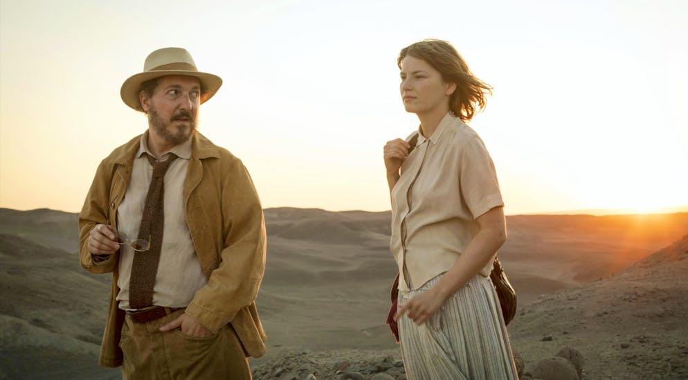 Lady Nazca. Guillaume Gallienne incarne Paul d'Harcourt, un archéologue français qui, par hasard, fait découvrir les lignes de Nazca à Maria.