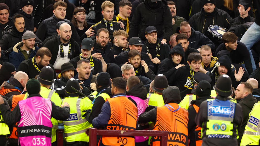 Huit supporters d'YB ont été arrêtés à Birmingham jeudi soir.