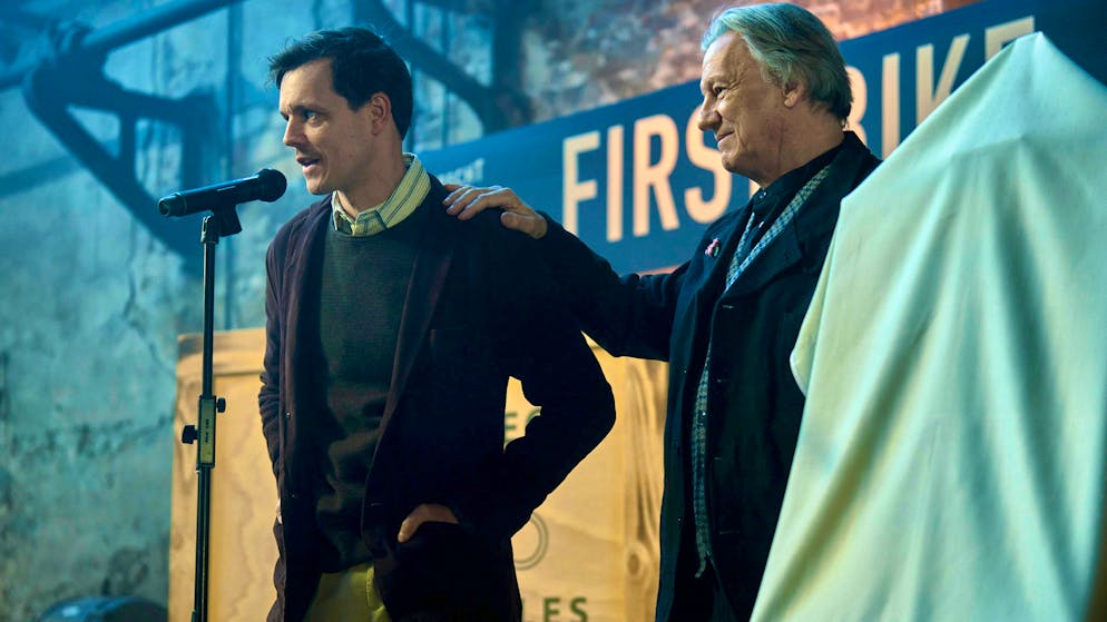 How the farewell of Münster public prosecutor Klemm went. The Münster-based bicycle manufacturer Hobrecht & Hobrecht is a fifth-generation family business steeped in tradition. Senior boss Kurt Hobrecht (Hannes Hellmann, right) had only recently handed over the reins to his son Konstantin Hobrecht (Franz Hartwig).