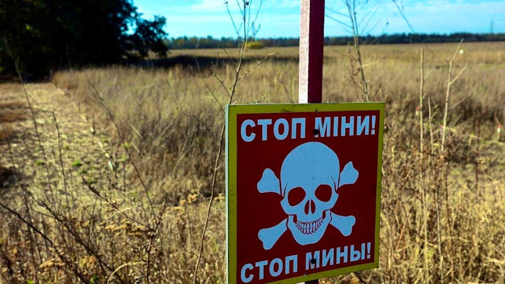 ARCHIVE - A warning sign "Stop mines!" can be seen in the area where demining was carried out using the latest technology in the Kharkiv region of Ukraine. Photo: -/Ukrinform/dpa (archive photo)
