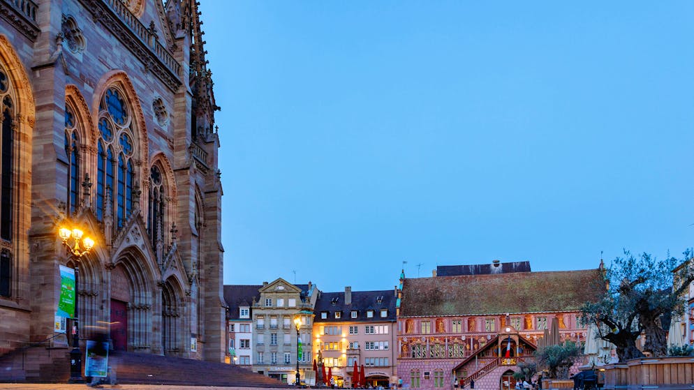 Scandal in France. Mayor lures rival into trap - and blackmails him with sex video