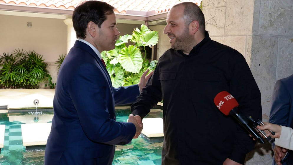 US-Aussenminister Marco Rubio (l.), und der Chef des ukrainischen Sicherheitsrats, Rustem Umerow, am Sonntag in Florida. 