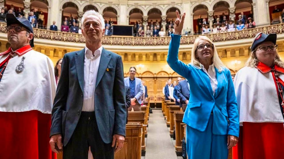 The new members of the National Council Rudi Berli (Greens/GE) and Therese Schläpfer (SVP/ZH) have been sworn in.