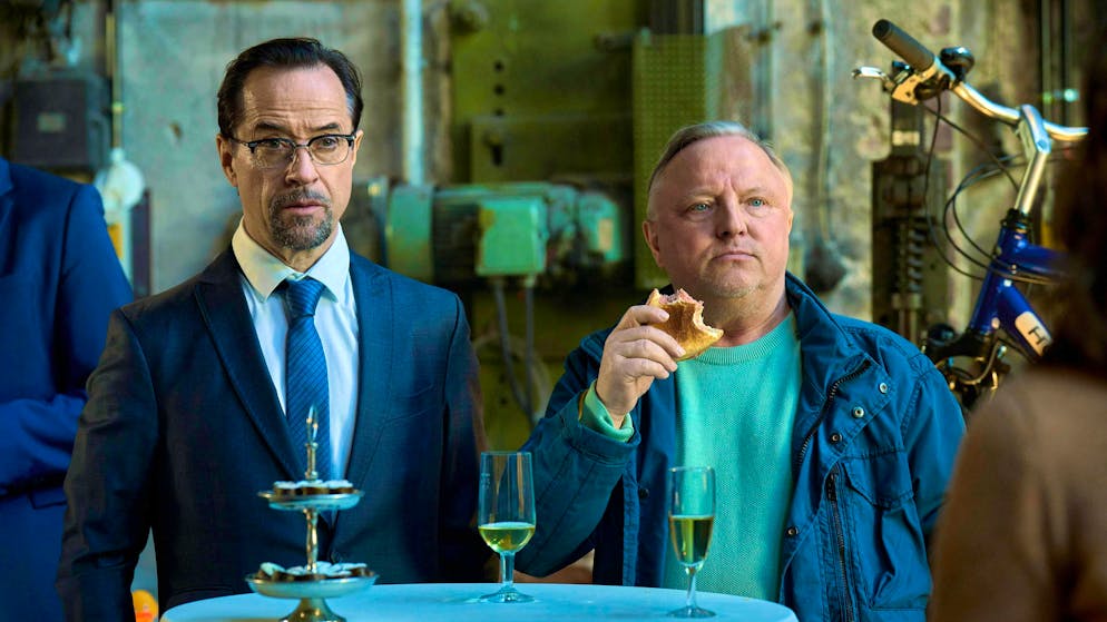 How the farewell of Münster public prosecutor Klemm went. Professor Karl-Friedrich Boerne (Jan Josef Liefers, left) actually wanted to buy a bicycle, but instead he and Inspector Thiel (Axel Prahl) witnessed the discovery of a corpse.
