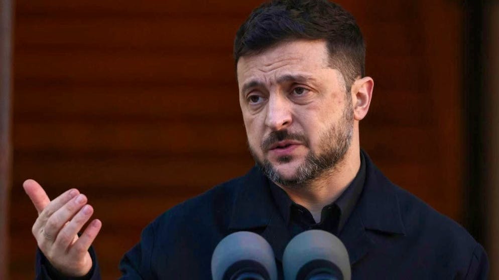 Ukrainian President Volodymyr Zelensky speaks during a joint press conference with Irish Prime Minister Martin in the Irish capital. Photo: Peter Morrison/AP/dpa