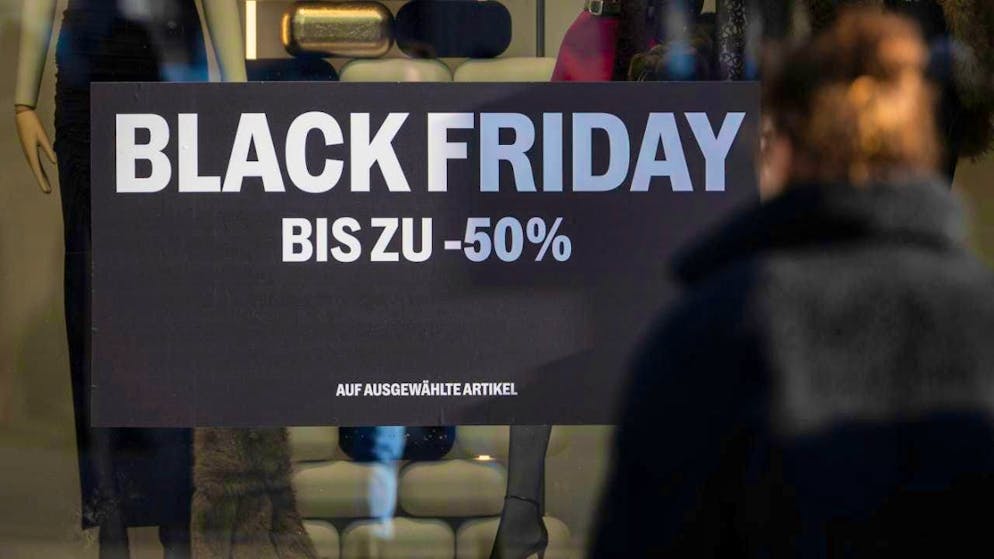Retailers in Switzerland made less turnover on the Black Friday discount day. This is shown by an analysis of data on cashless payments.(symbolic image)
