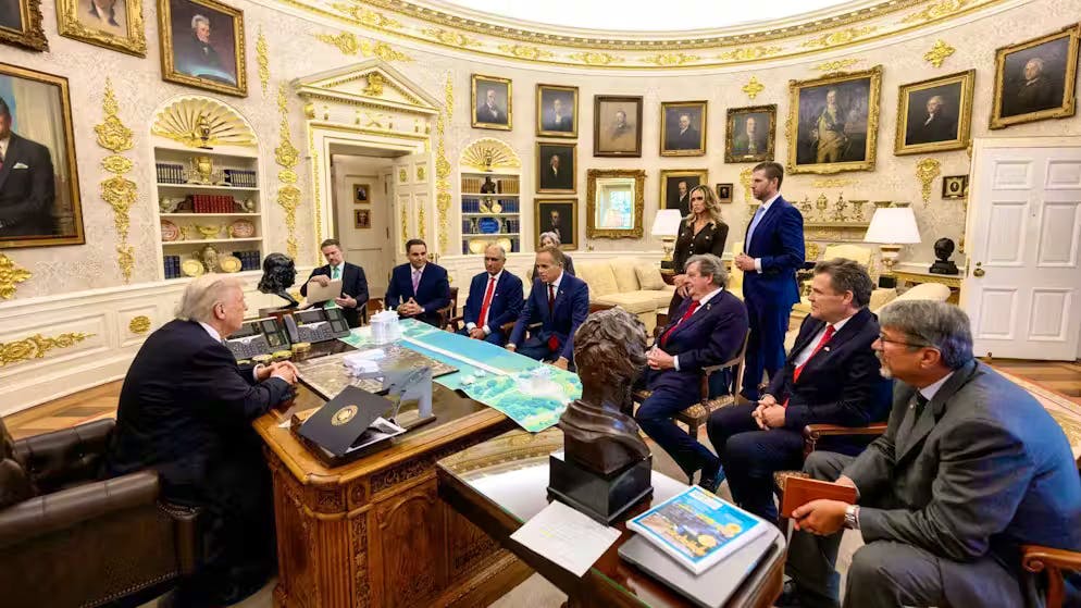 «Team Switzerland»: Sechs Schweizer Unternehmer besuchten am 5. November 2025 Donald Trump im Oval Office, um sich für eine Senkung der US-Zölle für Schweizer Güter stark zu machen.