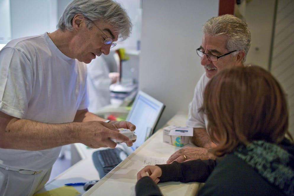Schweizer*innen müssen immer mehr für Medikamente bezahlen. 